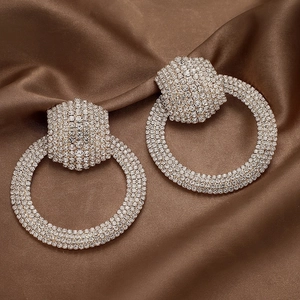 Orecchini a cerchio geometrici di lusso con pavé di cristalli in finitura argento