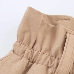 Pantaloncini a palloncino color kaki da donna con vita elastica e dettaglio passante