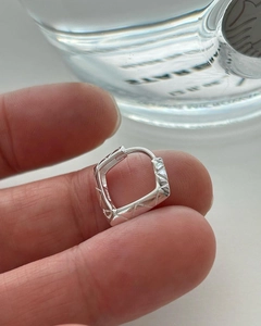 Minimalist 925 sterling silver hoop earrings with classic geometric quilted pattern