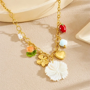 Collier doré en acier inoxydable pour femme avec breloques fraise cœur et perle