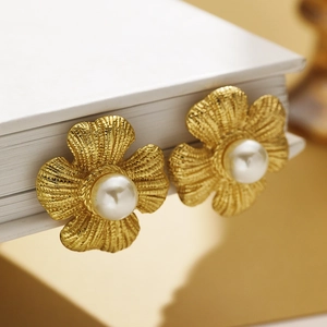 Elegant gold flower earrings with baroque pearls and brushed metal texture details