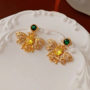 Orecchini a perno a forma di ape vintage con zirconi gialli e pietre verdi
