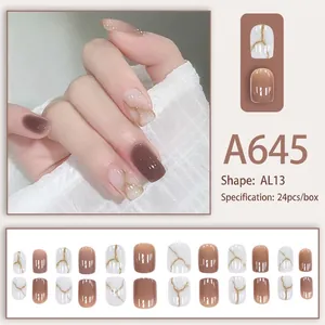 Détails du kit de faux ongles A645 avec motifs marbrés marron et paillettes d'or