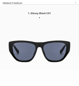 Gros plan de lunettes de soleil oversize noir brillant avec verres gris foncé
