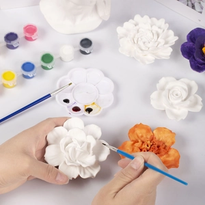 DIY Malset für Blumenskulpturen mit Gipsformen, Farben und kreativen Pinseln