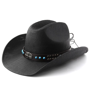 Chapeau de cowboy noir en paille avec bande en cuir et perles turquoise sur fond blanc