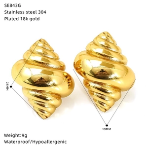 Technical dimensions and specifications for 18k gold plated conch shell stud earrings