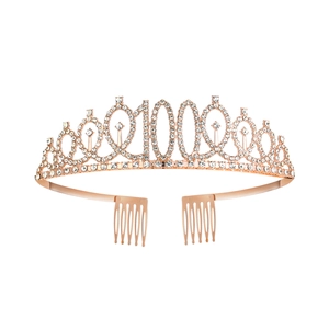 Dettaglio della corona del 100° compleanno in oro rosa con cristalli e pettini per capelli