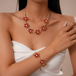 Red Flower Pendant Necklace Bracelet Retro Alloy Jewelry Glass Rhinestone Elegant Statement Accessory