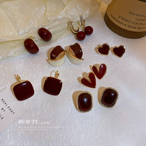 Retro Red Geometric Heart Stud Earrings For Women With Enamel Glaze Alloy And 925 Sterling Silver Earring Post