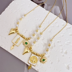 Collier Saint Benoît plaqué or 18 carats avec cœur, croix, perle et pendentif œil zircon