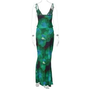 Set floreale a due pezzi con top a V verde smeraldo e gonna lunga a tubino aderente