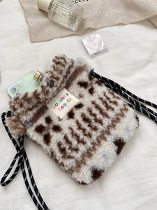 Petit sac bandoulière en peluche léopard avec sangle tressée pour téléphone et objets