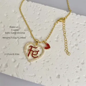 Collana con pendente a cuore placcato oro 18K con scritta Fe rossa e zirconi AAA+