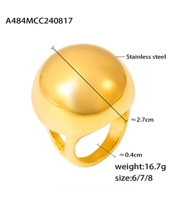 Détail de la bague bombée plaquée or 18k avec spécifications de taille et matériau