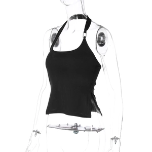 Détail du haut court noir dos nu avec découpe latérale sur mannequin transparent