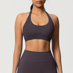 Vue détaillée du haut de yoga licou sans couture et du legging en violet foncé