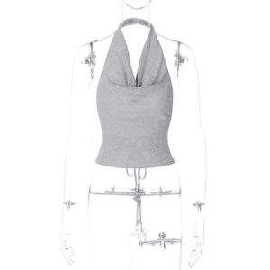 Detail von grauem Pailletten-Neckholder-Top mit offenem Rücken und Taillenbindung