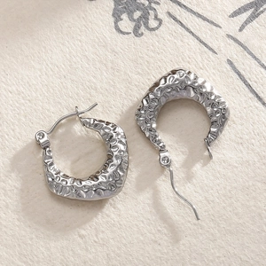 Vintage C-shape silver titanium steel earrings with irregular hammered texture finish