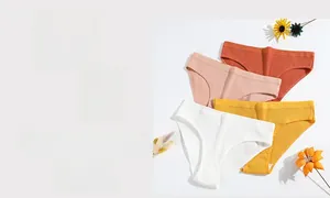 Détail de culottes côtelées en coton sans couture avec ceinture élastique douce