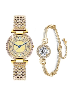 Détail de la montre de luxe dorée avec strass et son bracelet en cristal assorti
