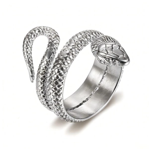 Anello a serpente in acciaio inossidabile lucido con texture a scaglie e design regolabile