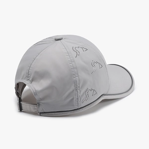 Casquette de sport grise à séchage rapide avec aération laser et bordure réfléchissante