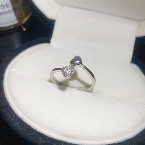 Detailed view of 18k silver plated open ring with double hearts and zircon stones