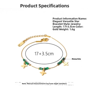Dettaglio del bracciale in acciaio inossidabile dorato 17+3,5 cm con malachite e stelle