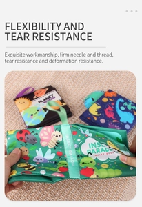 Detailansicht des reißfesten Soft-Babybuchs aus Stoff mit flexibler Textur und Tragegriff