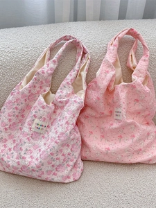 Pink floral quilted tote bags with embossed bear patterns in sweet Korean style