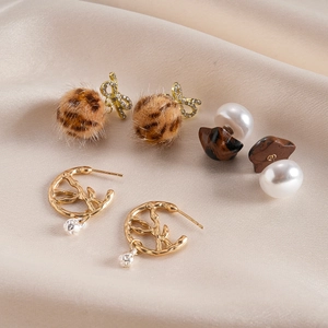 Six-piece set of vintage earrings with bow, leopard print pompom, and pearls for women