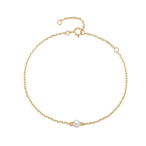 Detailed view of an elegant S925 silver gold bracelet with a central white pearl inlay