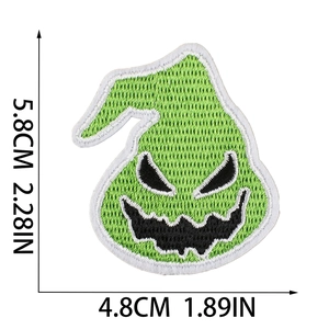 Specifiche dimensionali per toppa ricamata Oogie Boogie 5,8x4,8cm con misure dettagliate