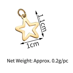 Vue détaillée d'un pendentif étoile en or 18K poli mesurant 1,1 cm par 1 cm