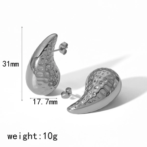 Silver hollow teardrop earrings in 18k gold style with hammered texture and dimensions