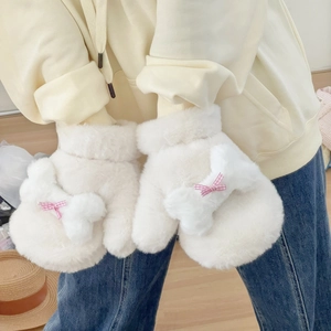 Simpatici guanti in peluche bianchi con fiocchi 3D e nastri a quadretti rosa