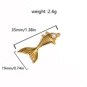 Golden fish pendant with pearl eye, 35mm height and 2.4g weight specifications