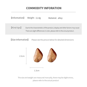 Detail specifications of antique shell-shaped alloy earrings with dimensions and weight