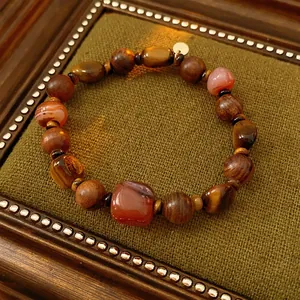 Bracelet En Perles Avec Pierre Oeil De Tigre Agate Rouge Et Bois DAgar Style Néo-Chinois Zen Bijoux Vintage Faits Main Pour Femmes