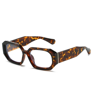 Retro geometric thick-frame tortoise shell sunglasses with wide temple design