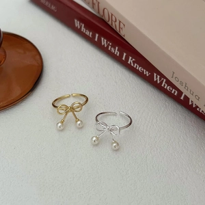 Elegant adjustable S925 silver bow rings with pearls in gold and silver finish