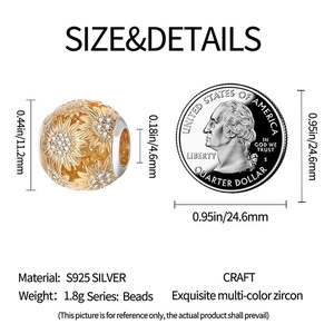 Primer plano de abalorio de girasol en plata con circonitas junto a una moneda