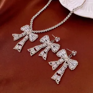 Parure de bijoux nœud étincelante avec collier en zircon et boucles d'oreilles argent