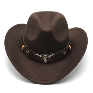 Chapeau de cowboy marron en feutre avec crâne de taureau en métal et ruban en cuir