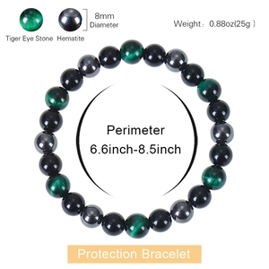 Détail d'un bracelet œil de tigre 8mm montrant les dimensions et le poids précis