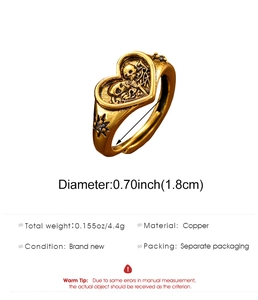 Detail van gotische hartring met schedels, toont 1,8 cm diameter en 4,4 g gewichtsspecificaties