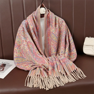 Dicker Damen-Paisley-Schal aus Core-Garn mit bunten Ethno-Mustern und langen Fransen