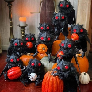 Beweegbare zwarte Mothman baby knuffels met rode ogen en pompoenen voor Halloween decor
