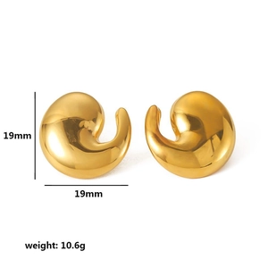 Detailed view of 18K gold plated stainless steel teardrop earrings with 19mm size marks